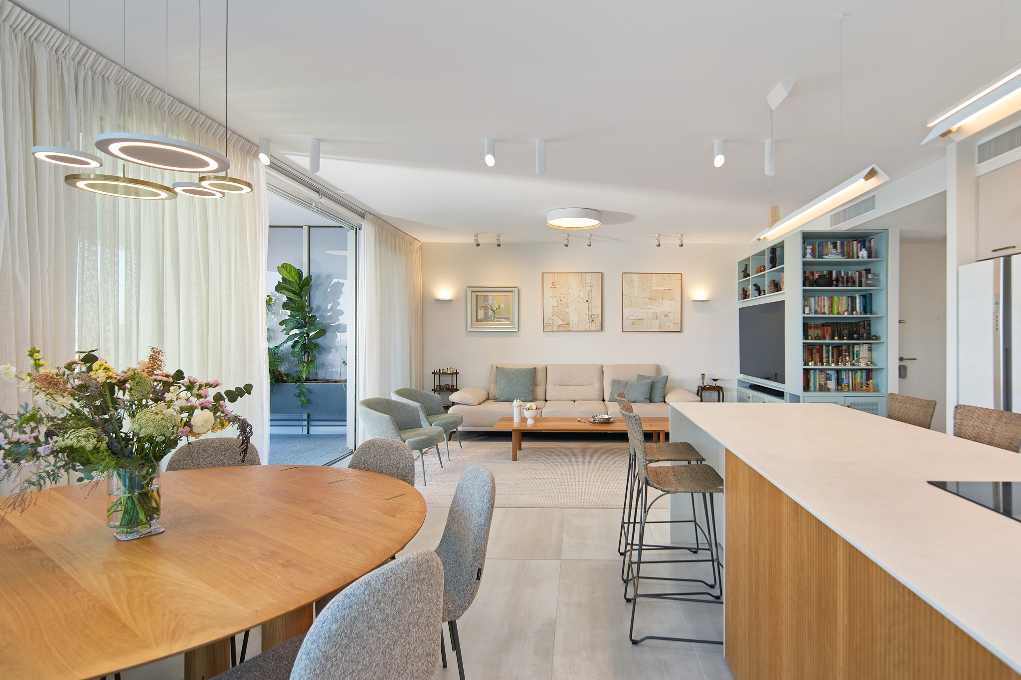 יוקרה מאופקת בגינדי TLV